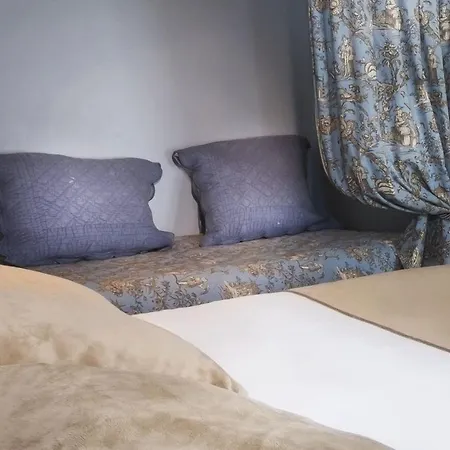 ديس دوكس دأنجو 4* باريس