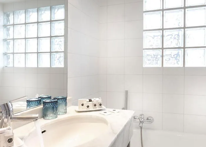 Des Ducs D'anjou Отель